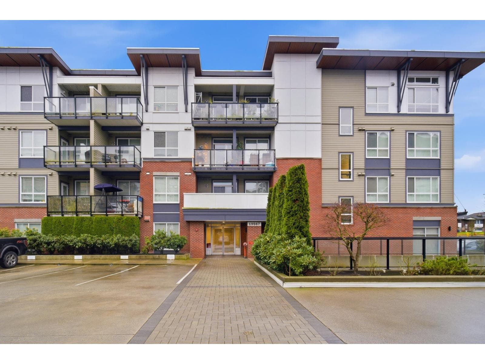 309 19567 64 AVENUE — Surrey, British Columbia - Main photo