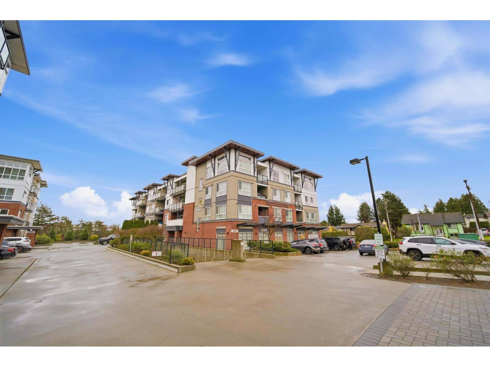 309 19567 64 AVENUE — Surrey, British Columbia - Photo 2 of 26