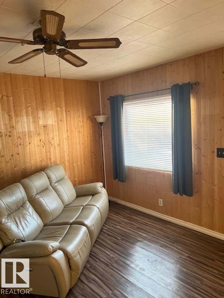 Property - Photo 5 of 9