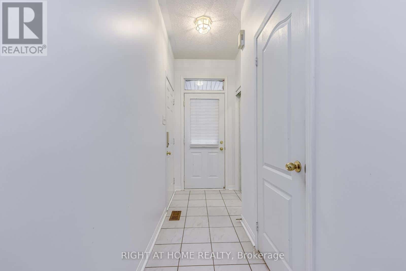 1348 WEIR CHASE — Mississauga (East Credit), Ontario - Photo 2 of 35