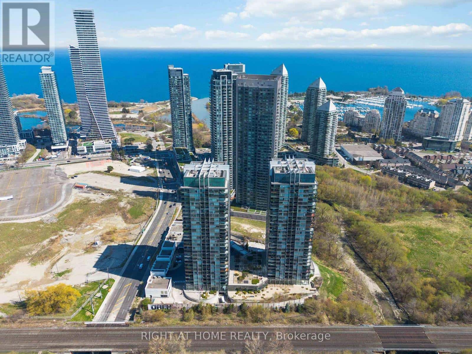 2205 - 90 PARK LAWN ROAD — Toronto (Mimico), Ontario - Photo 2 of 46