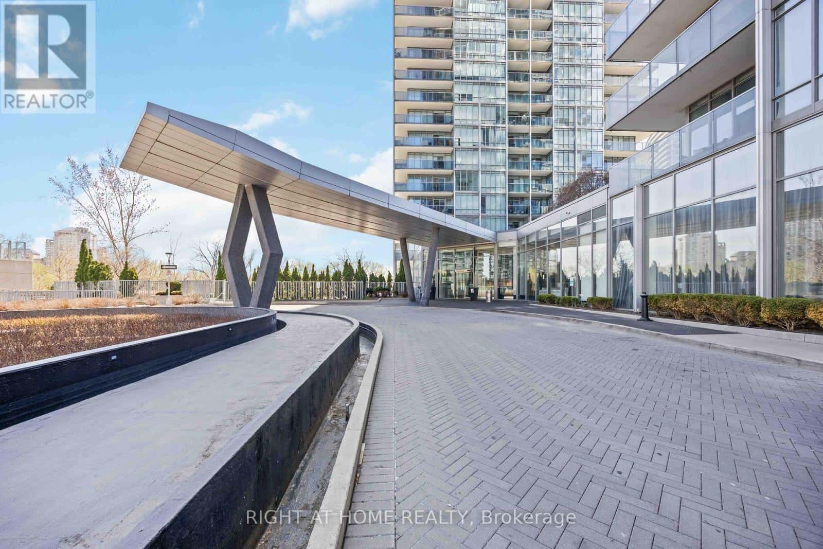 2205 - 90 PARK LAWN ROAD — Toronto (Mimico), Ontario - Photo 3 of 46