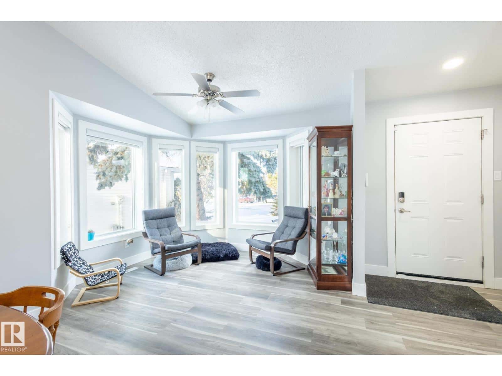 8515 24 AV NW — Edmonton, Alberta - Photo 3 of 28