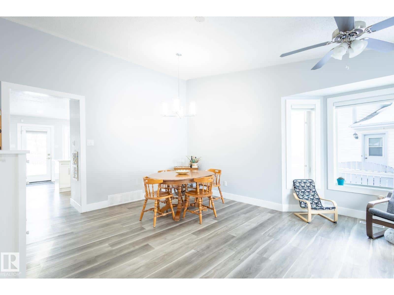 8515 24 AV NW — Edmonton, Alberta - Photo 4 of 28