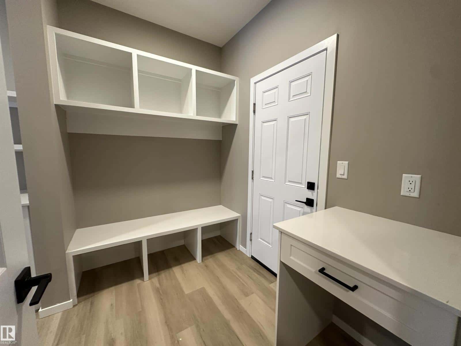 1154 SOUTH CREEK WD — Stony Plain, Alberta - Photo 4 of 35