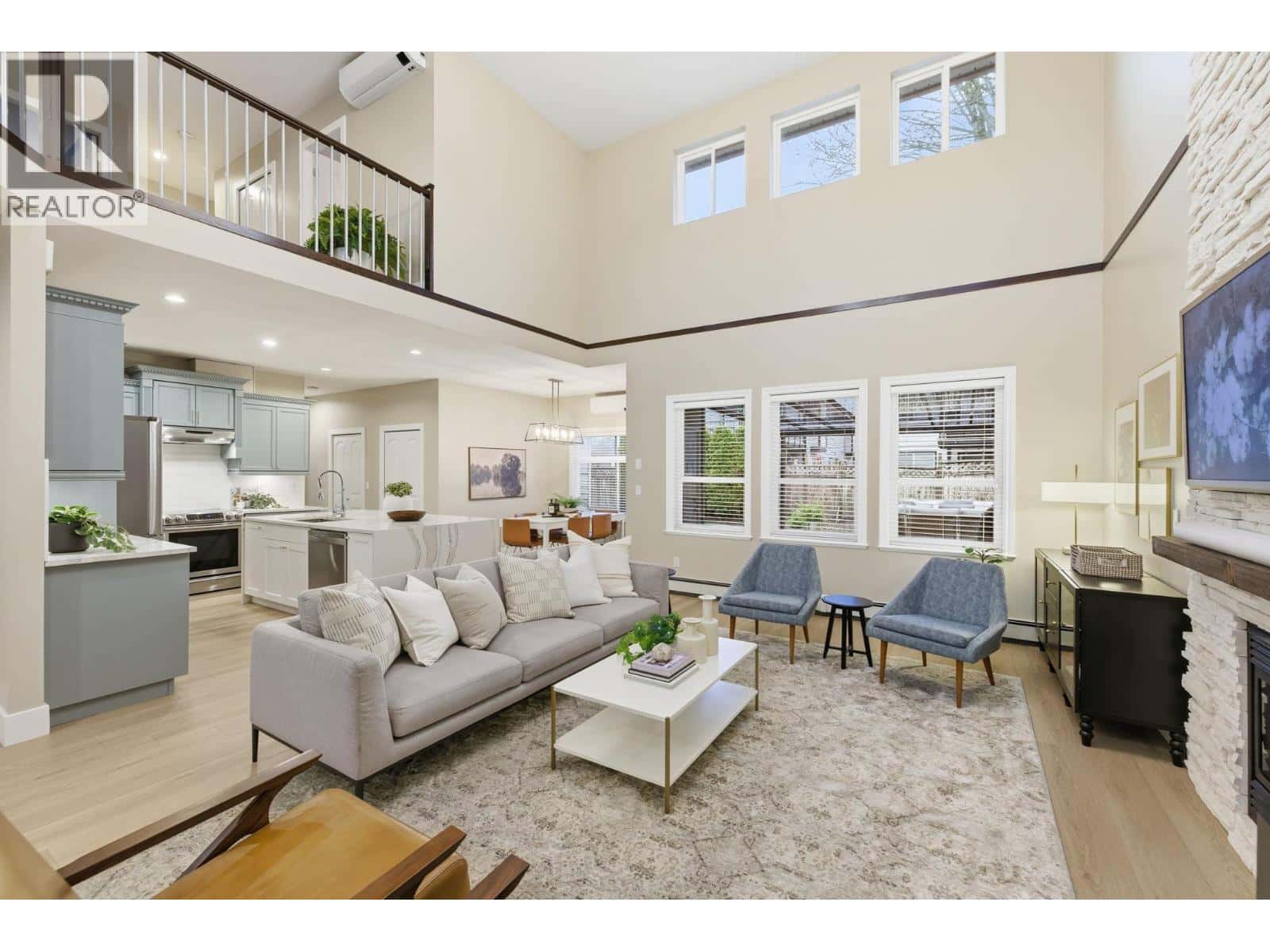 12224 194A STREET — Pitt Meadows, British Columbia - Photo 4 of 40