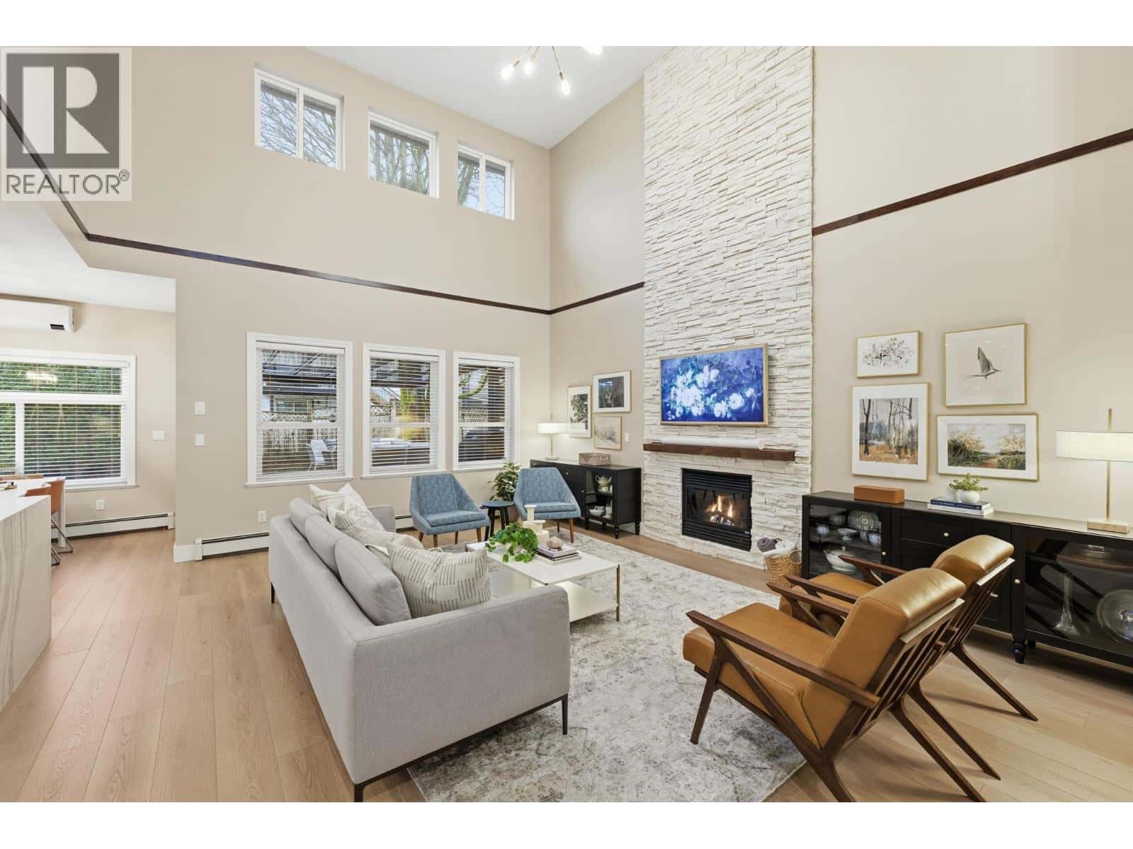 12224 194A STREET — Pitt Meadows, British Columbia - Photo 2 of 40