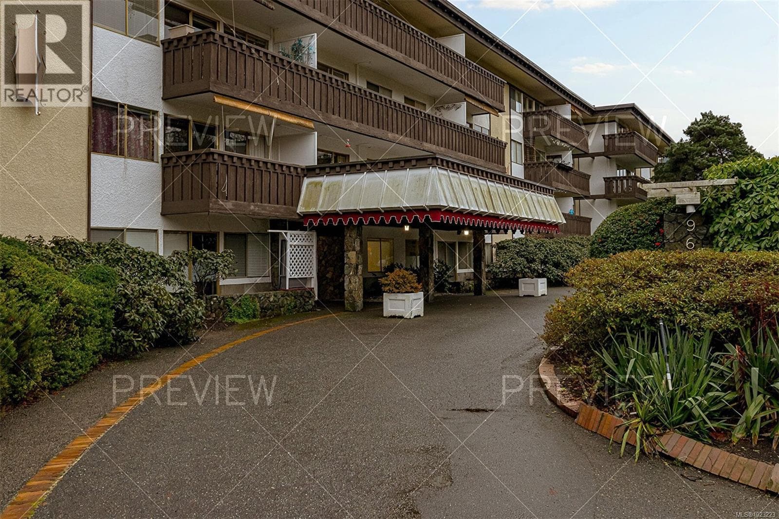 118 964 Heywood Ave — Victoria, British Columbia - Main photo