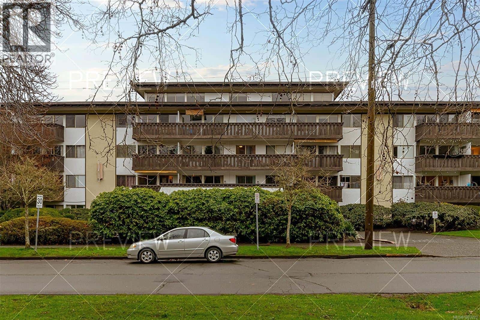 118 964 Heywood Ave — Victoria, British Columbia - Photo 3 of 38