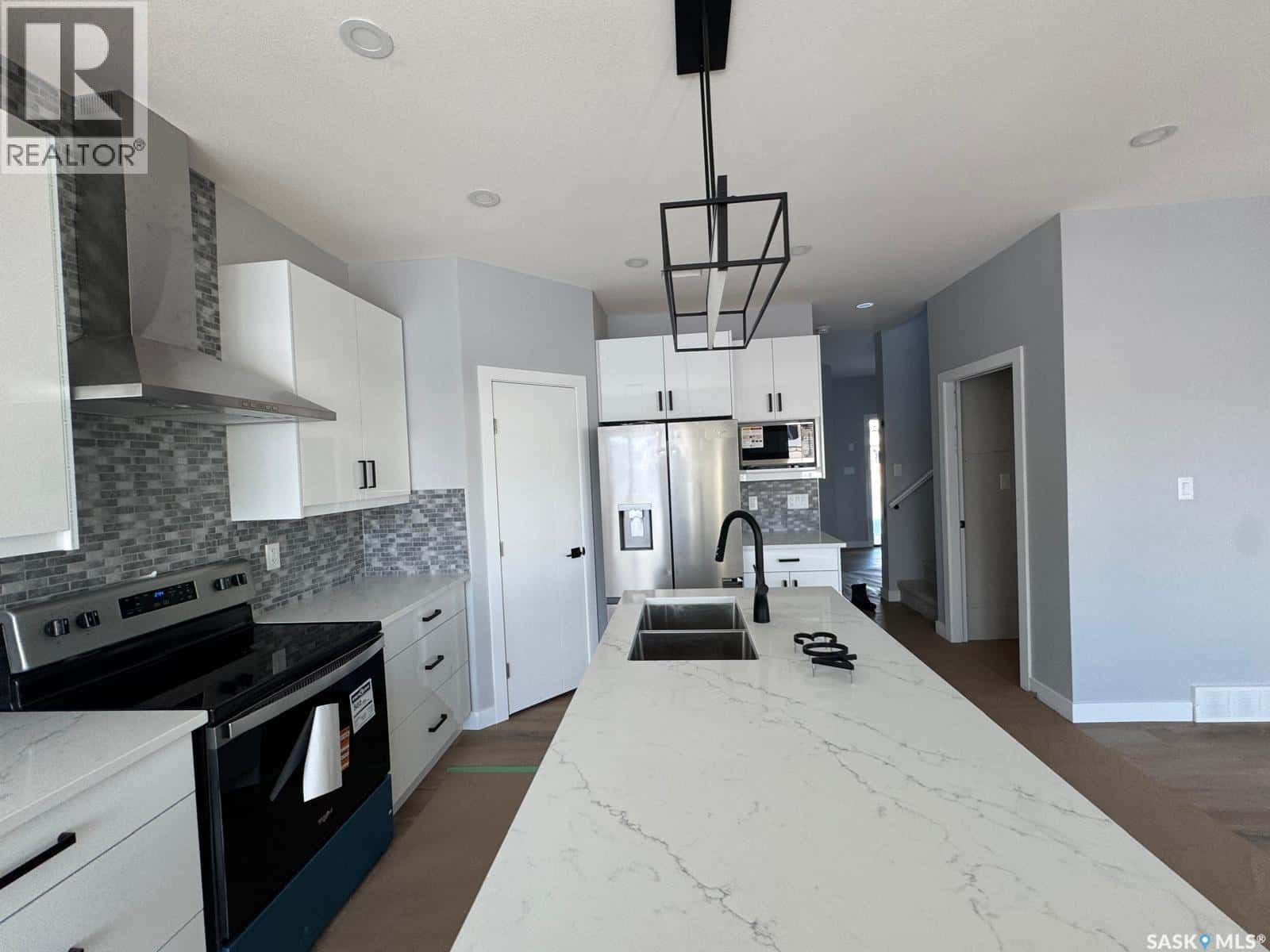 419 Stromberg CRESCENT — Saskatoon, Saskatchewan - Photo 3 of 10