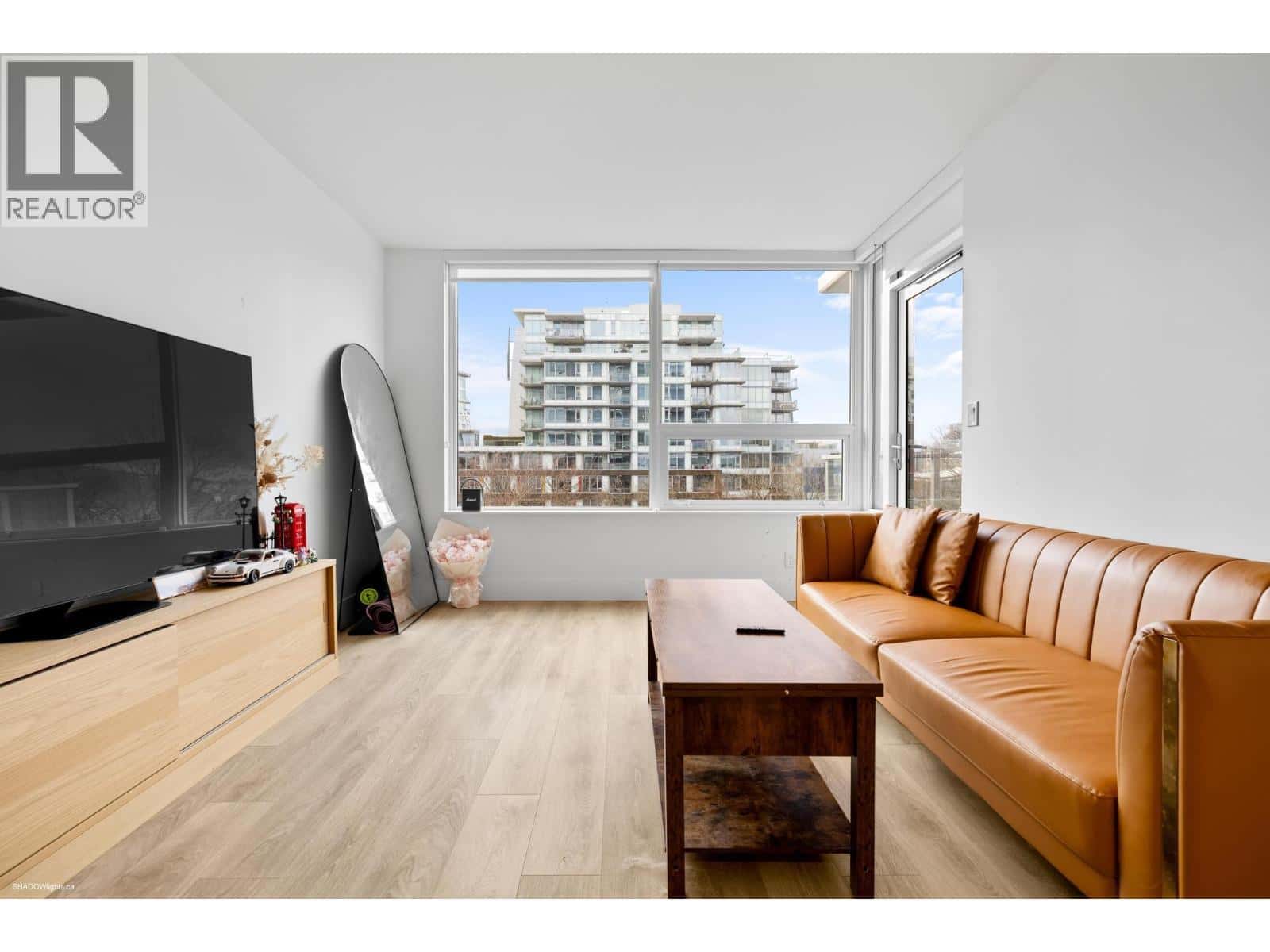 606 5508 HOLLYBRIDGE WAY — Richmond, British Columbia - Photo 2 of 32