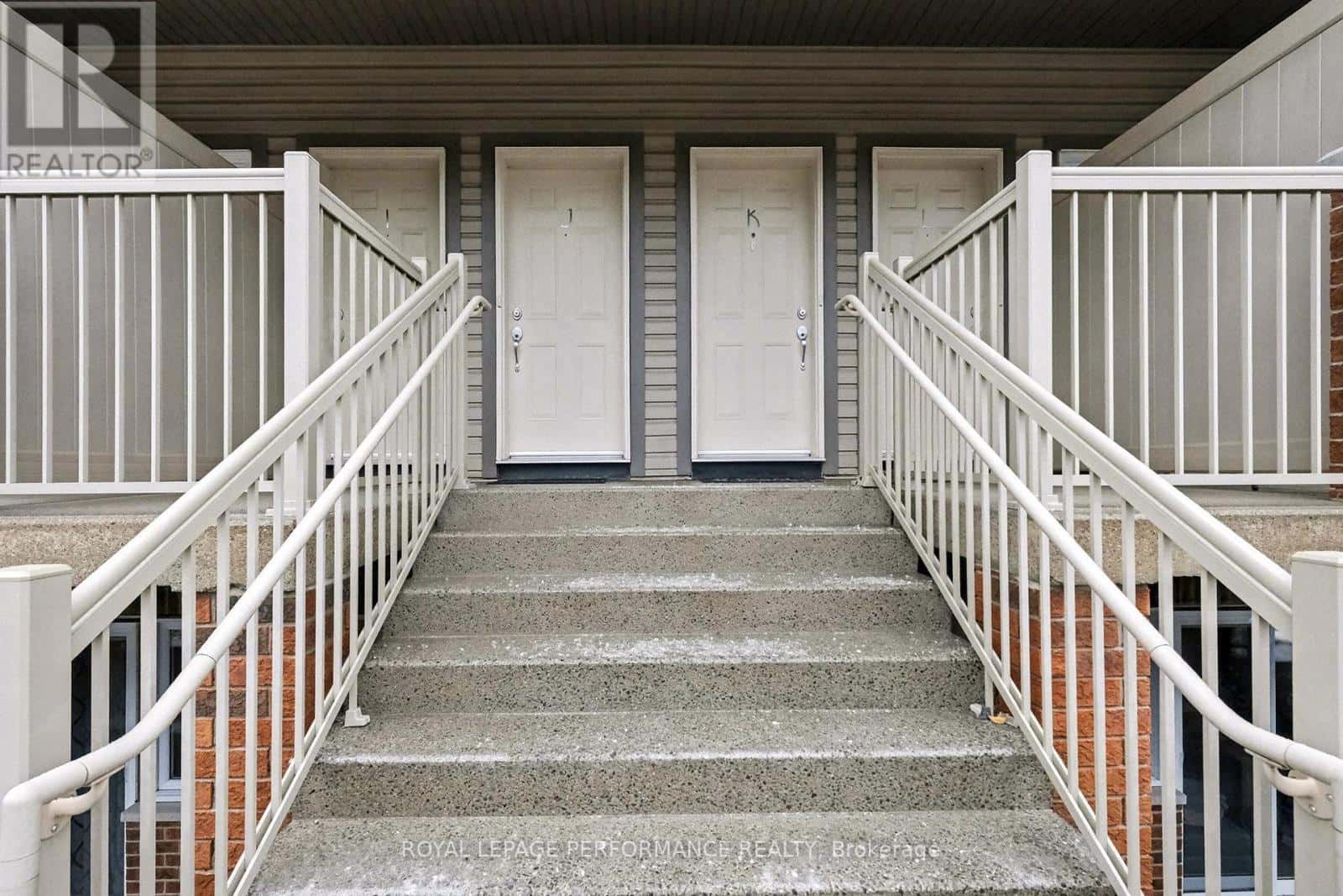 J - 362 WOOD ACRES GROVE — Ottawa, Ontario - Photo 2 of 21