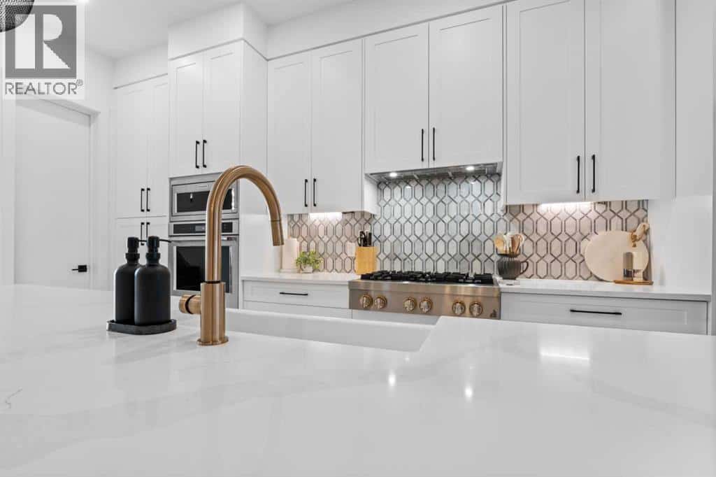 2022 50 Avenue SW — Calgary, Alberta - Photo 4 of 25