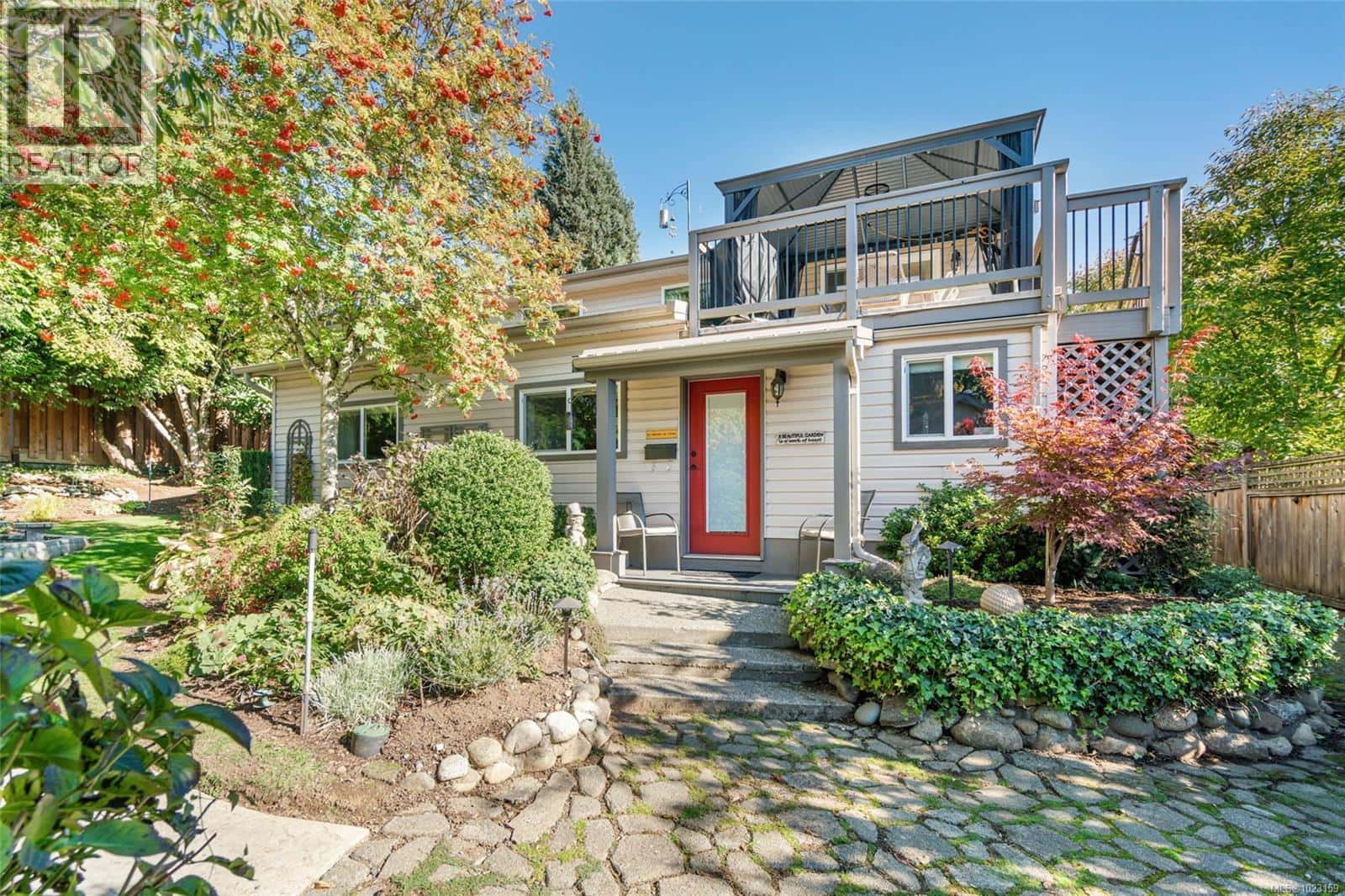 1720 McLauchlin Dr — Courtenay, British Columbia - Photo 2 of 54