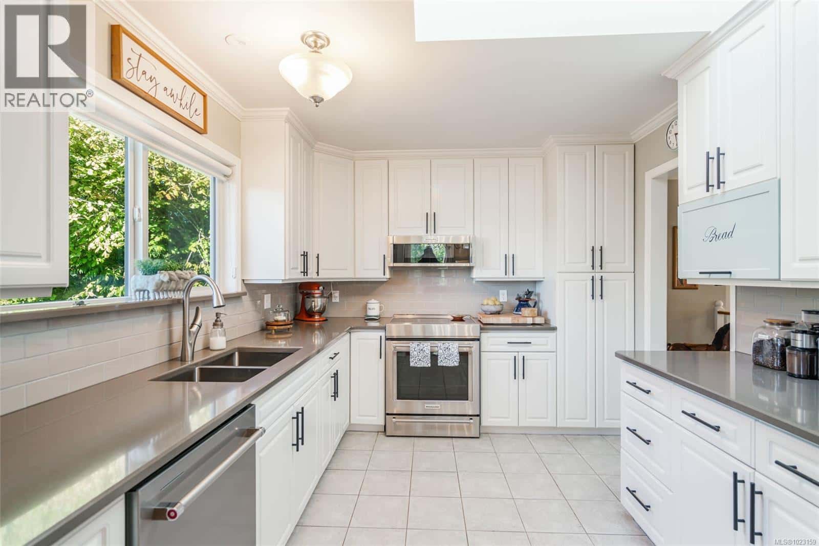 1720 McLauchlin Dr — Courtenay, British Columbia - Photo 4 of 54