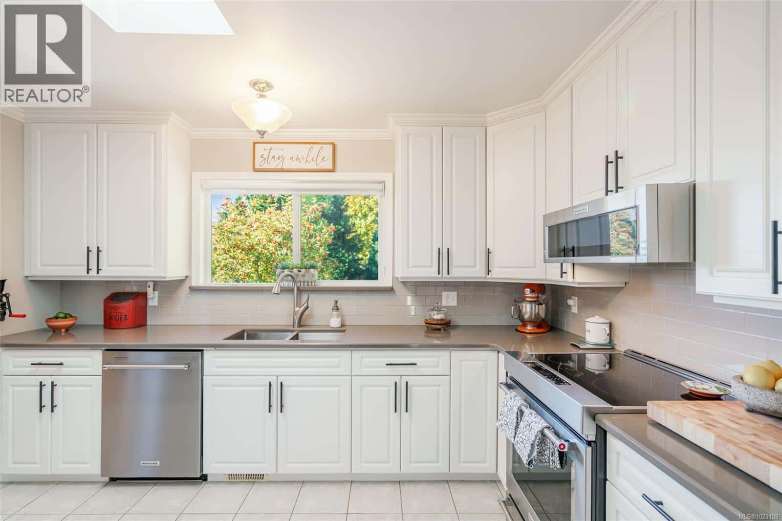 1720 McLauchlin Dr — Courtenay, British Columbia - Photo 5 of 54