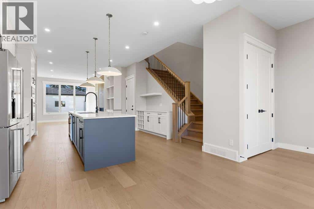 1135 41 Street SW — Calgary, Alberta - Photo 5 of 46