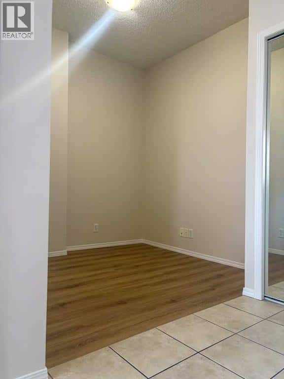 1213, 1053 10 Street SW — Calgary, Alberta - Photo 4 of 23