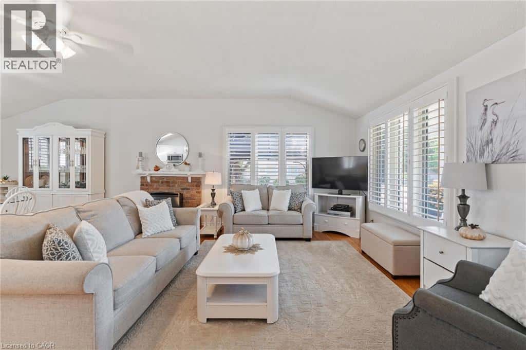 2031 ERIE Street — Port Dover, Ontario - Photo 5 of 39