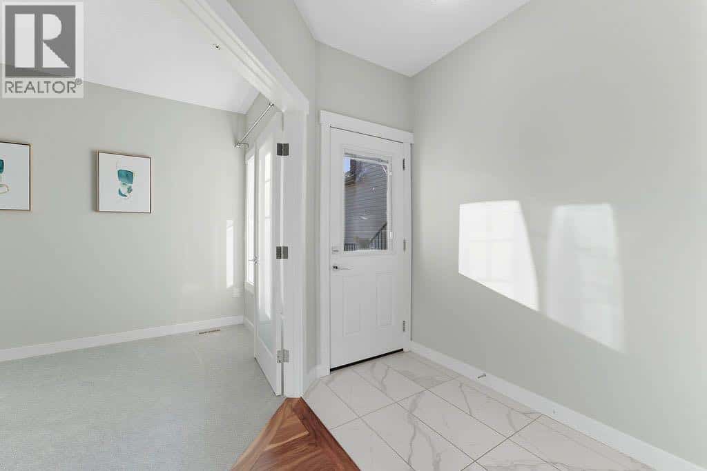 240 Nolanhurst Crescent NW — Calgary, Alberta - Photo 4 of 42