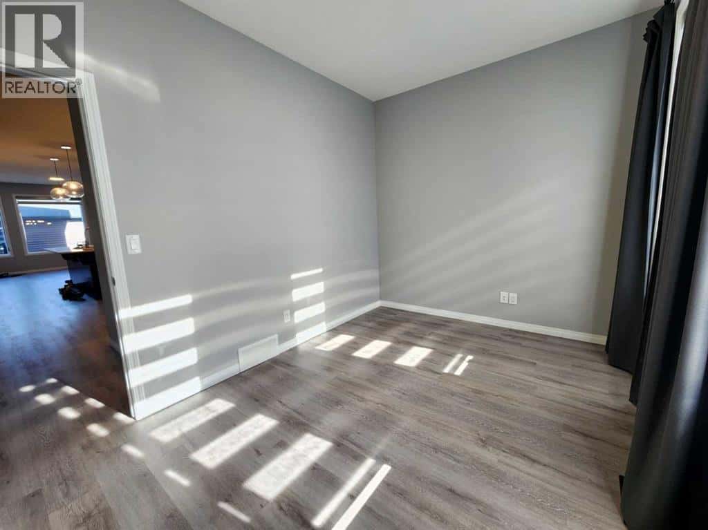 292 Lucas Boulevard NW — Calgary, Alberta - Photo 5 of 43