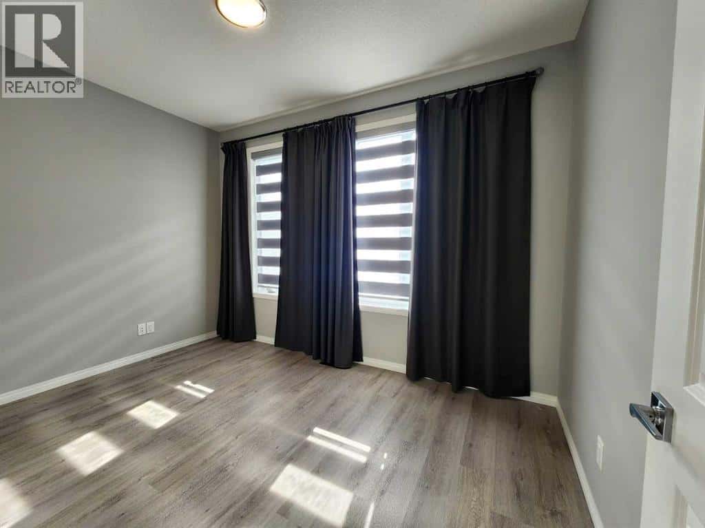 292 Lucas Boulevard NW — Calgary, Alberta - Photo 4 of 43