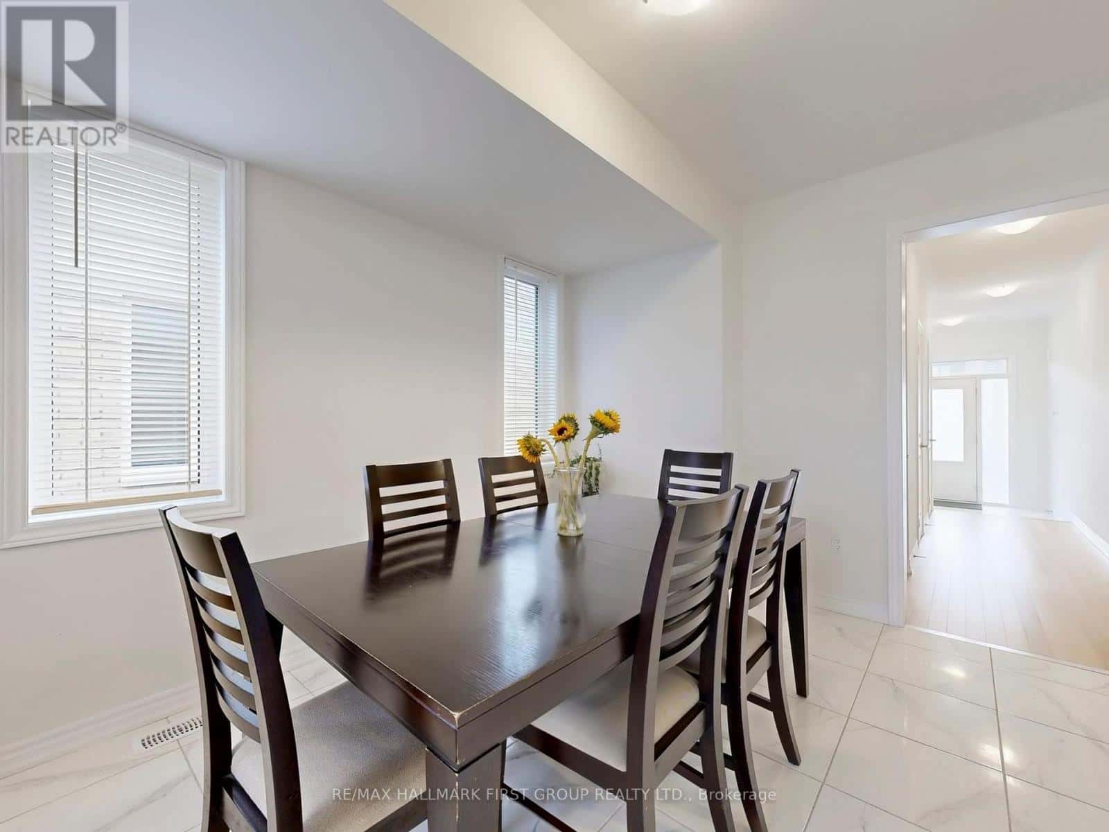 18 LUDLOW DRIVE — Barrie, Ontario - Photo 5 of 48