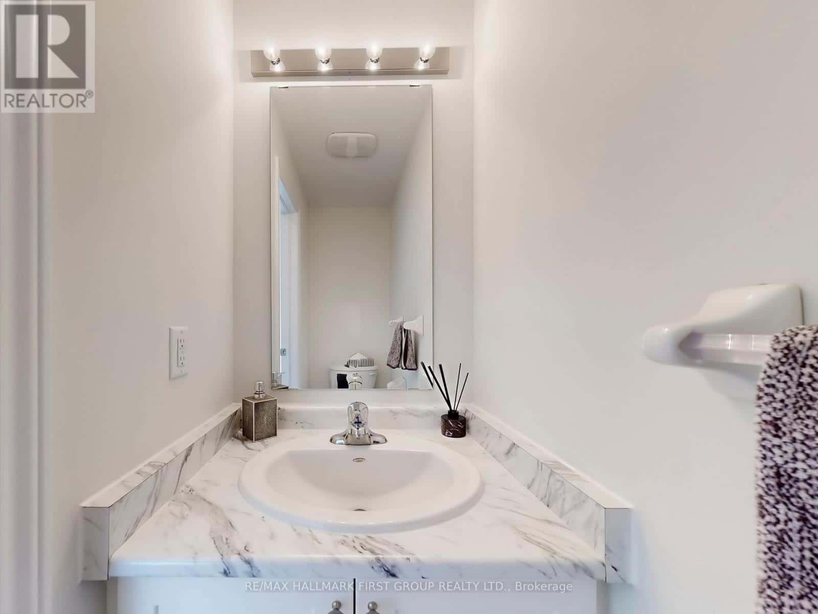 18 LUDLOW DRIVE — Barrie, Ontario - Photo 4 of 48