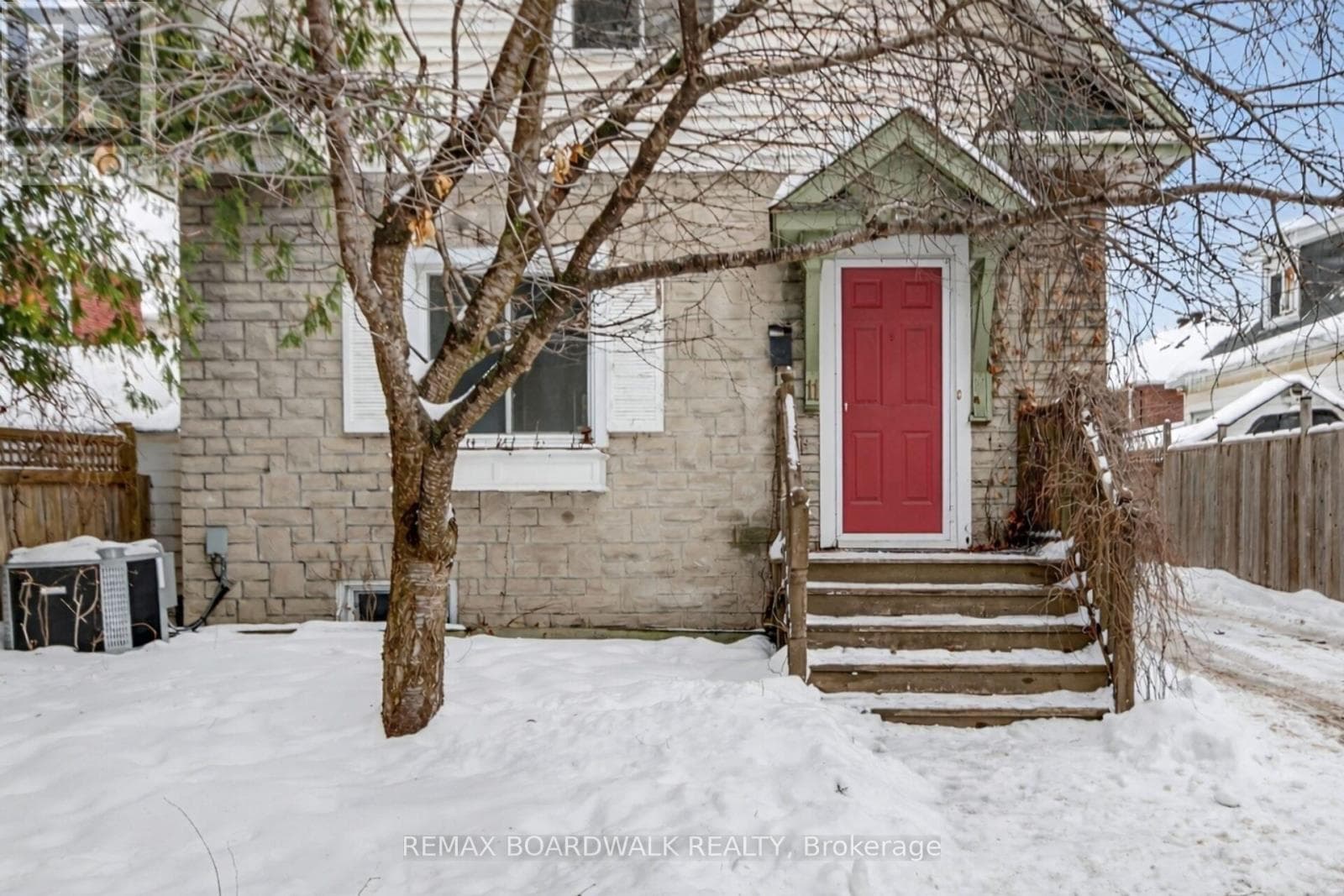 11 CAMERON AVENUE — Ottawa, Ontario - Main photo
