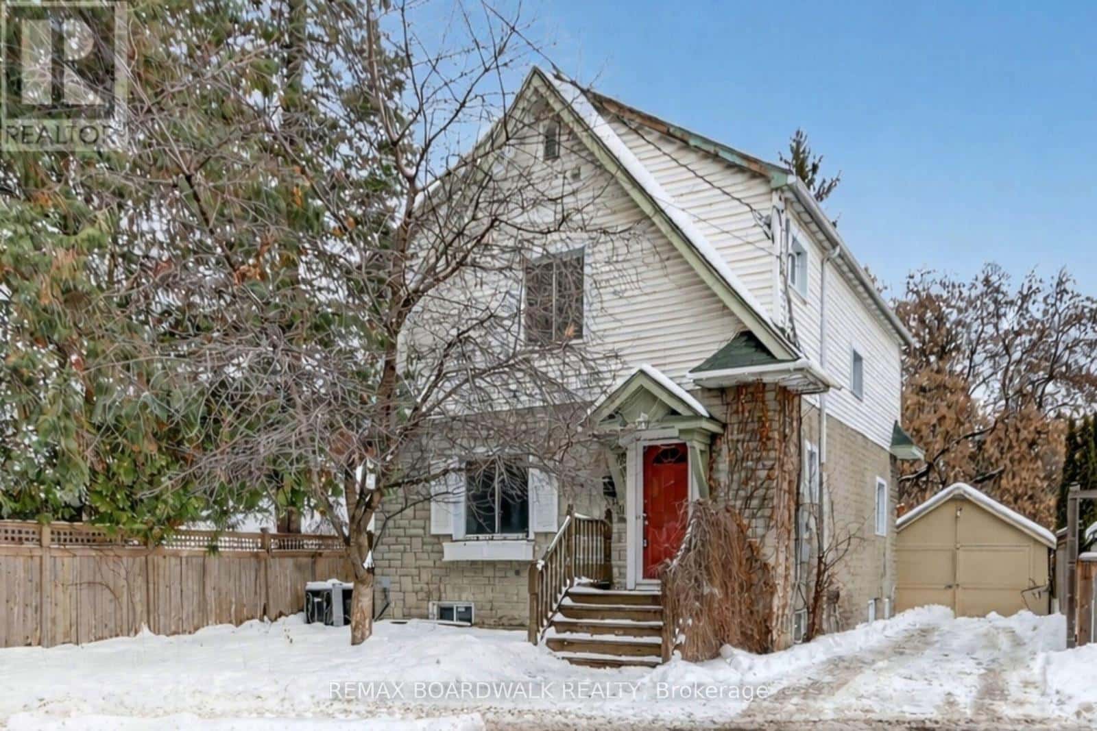 11 CAMERON AVENUE — Ottawa, Ontario - Photo 2 of 23