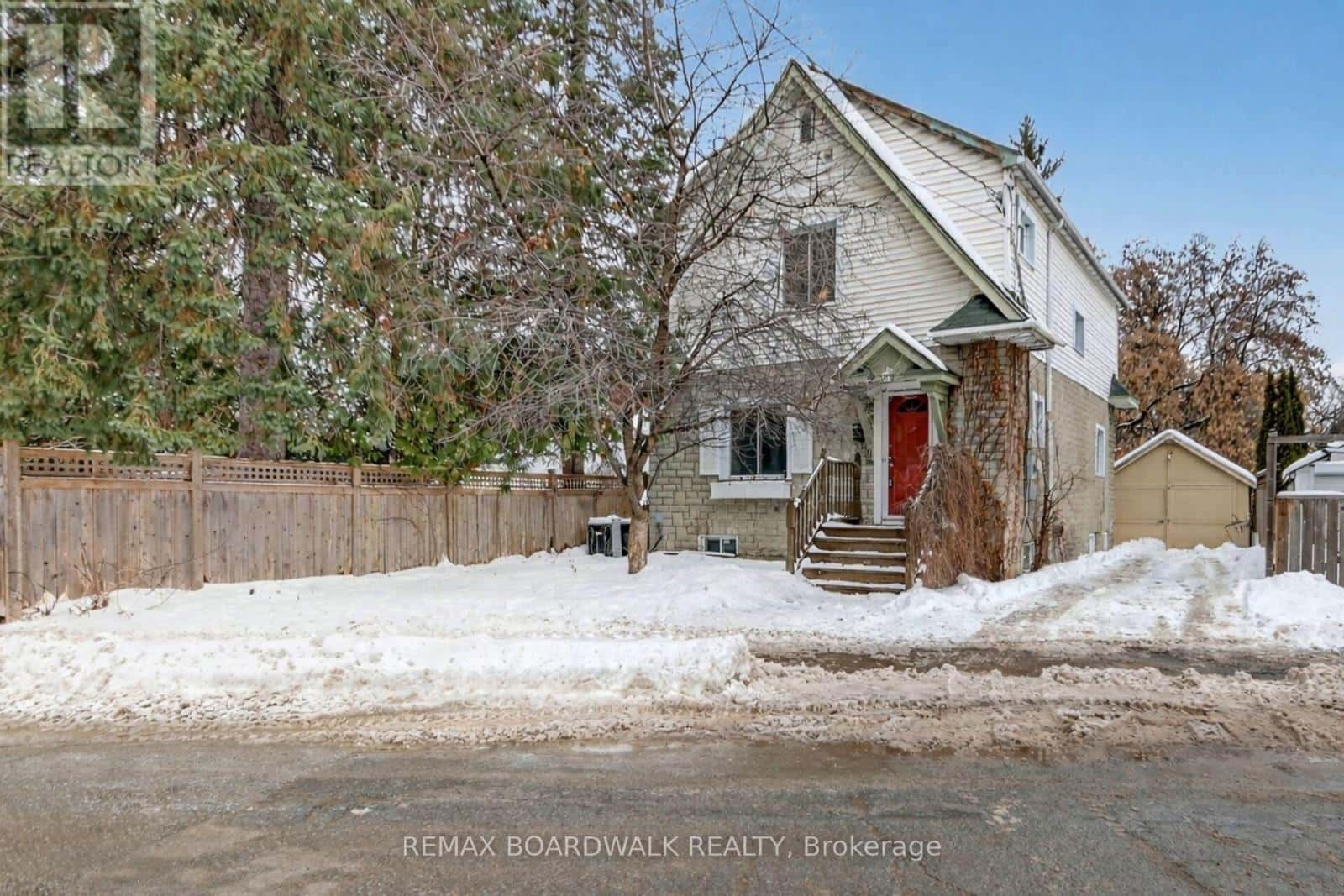 11 CAMERON AVENUE — Ottawa, Ontario - Photo 3 of 23