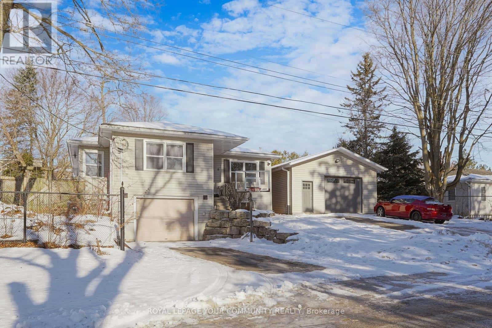 8 VICTOR DRIVE — Whitchurch-Stouffville, Ontario - Photo 2 of 44