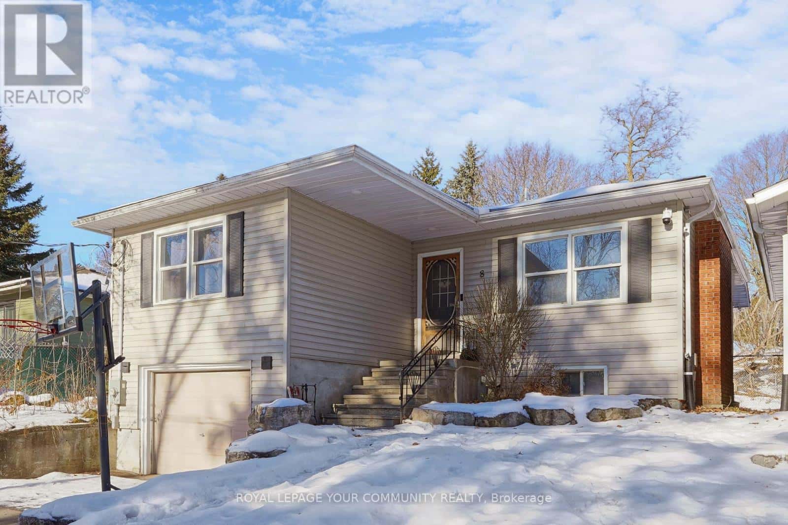 8 VICTOR DRIVE — Whitchurch-Stouffville, Ontario - Photo 3 of 44