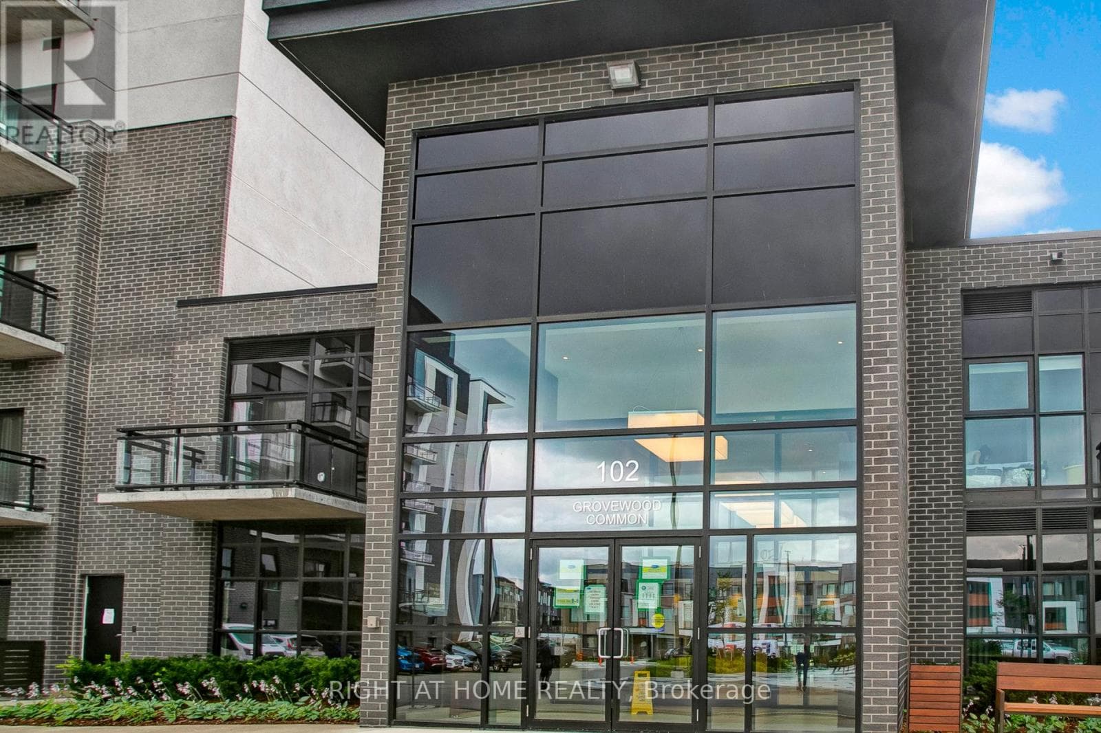 603 - 102 GROVEWOOD COMMON — Oakville (GO Glenorchy), Ontario - Main photo