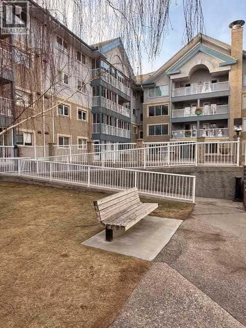 208, 75 1 Avenue S — Lethbridge, Alberta - Photo 4 of 40