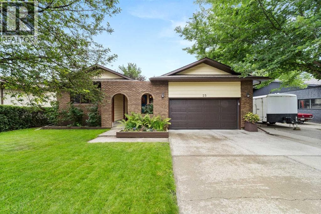 25 Westheights Drive — Didsbury, Alberta - Main photo