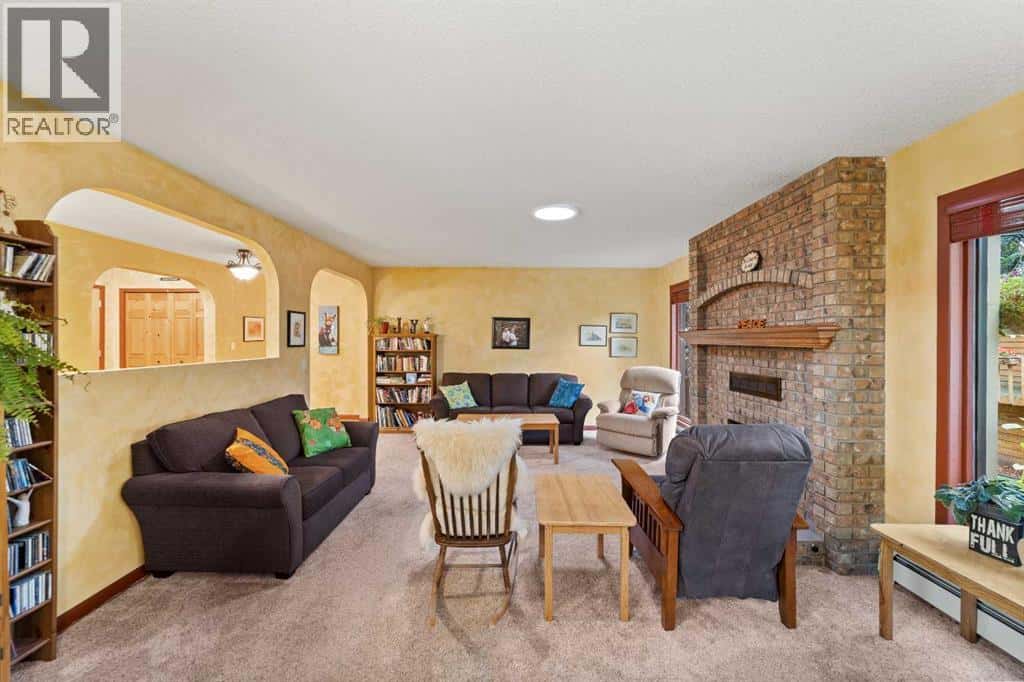 25 Westheights Drive — Didsbury, Alberta - Photo 4 of 36