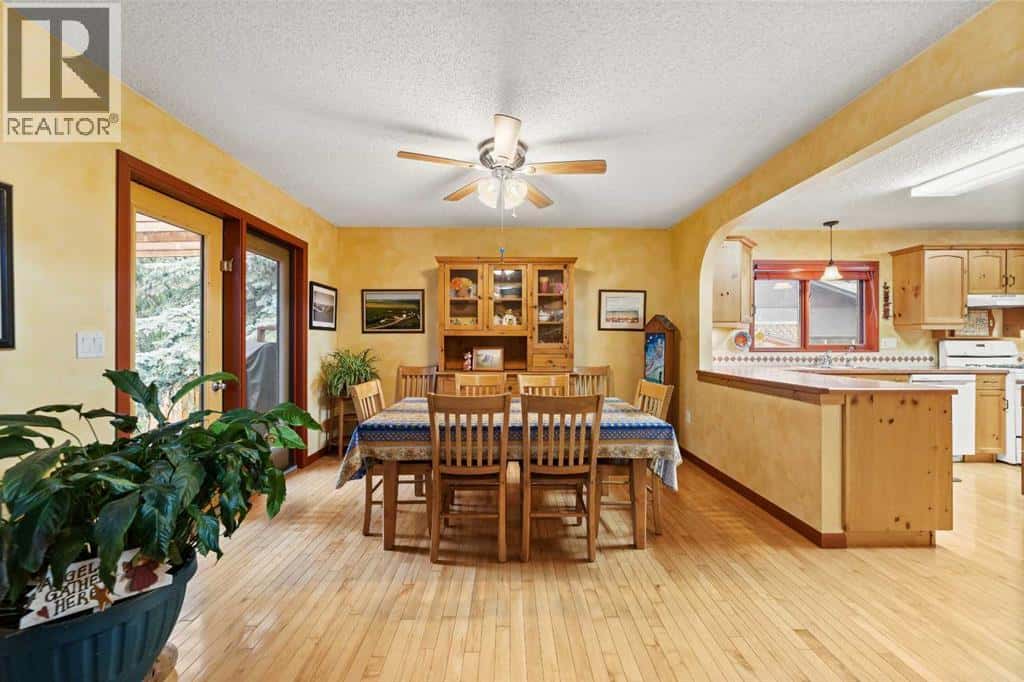 25 Westheights Drive — Didsbury, Alberta - Photo 5 of 36