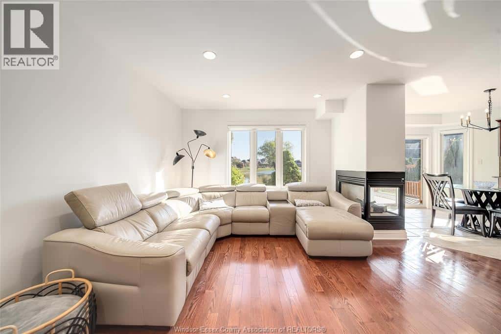 5023 SOUTHWOOD LAKES BOULEVARD — Windsor, Ontario - Photo 4 of 45