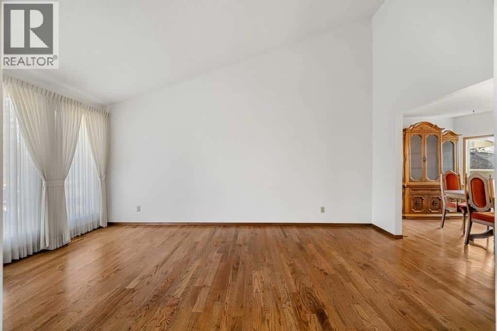 720 Parkvalley Road SE — Calgary, Alberta - Photo 2 of 45