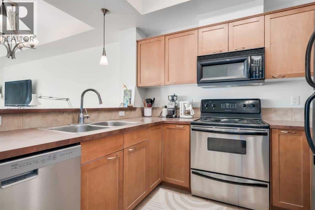 301, 208 Holy Cross Lane SW — Calgary, Alberta - Photo 4 of 25