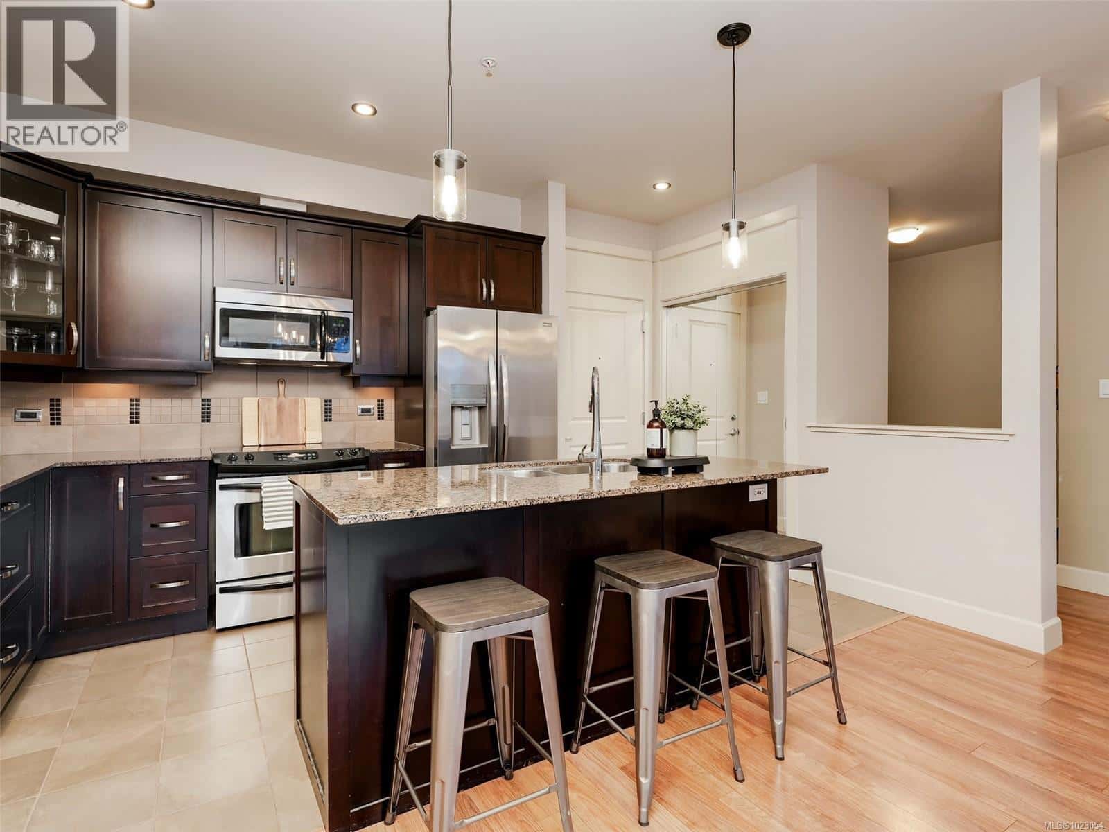 204 3220 Jacklin Rd — Langford, British Columbia - Photo 2 of 24