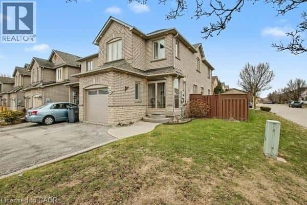 425 TAYLOR Crescent — Burlington, Ontario - Photo 2 of 32