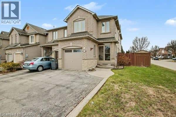 425 TAYLOR Crescent — Burlington, Ontario - Photo 3 of 32