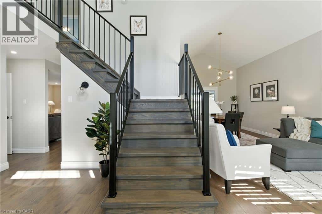 2 CALEDONIA Avenue — Haldimand, Ontario - Photo 4 of 41