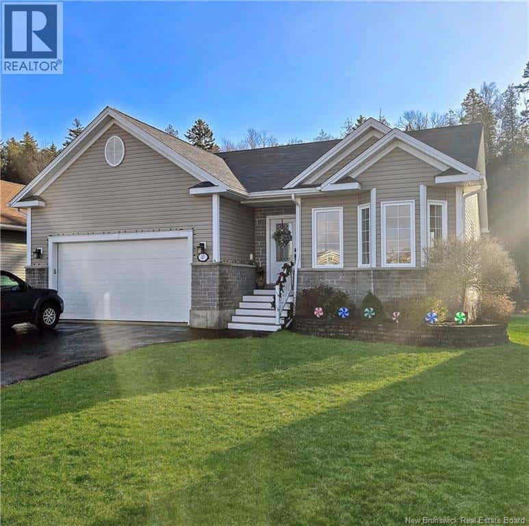 37 LEEDS Crescent — Saint John, New Brunswick - Photo 2 of 36