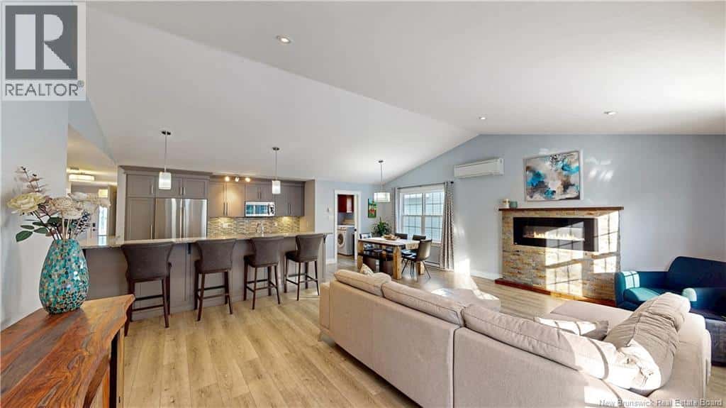 37 LEEDS Crescent — Saint John, New Brunswick - Photo 3 of 36