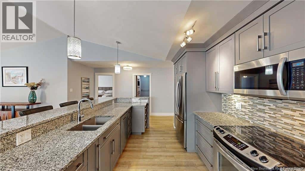 37 LEEDS Crescent — Saint John, New Brunswick - Photo 4 of 36