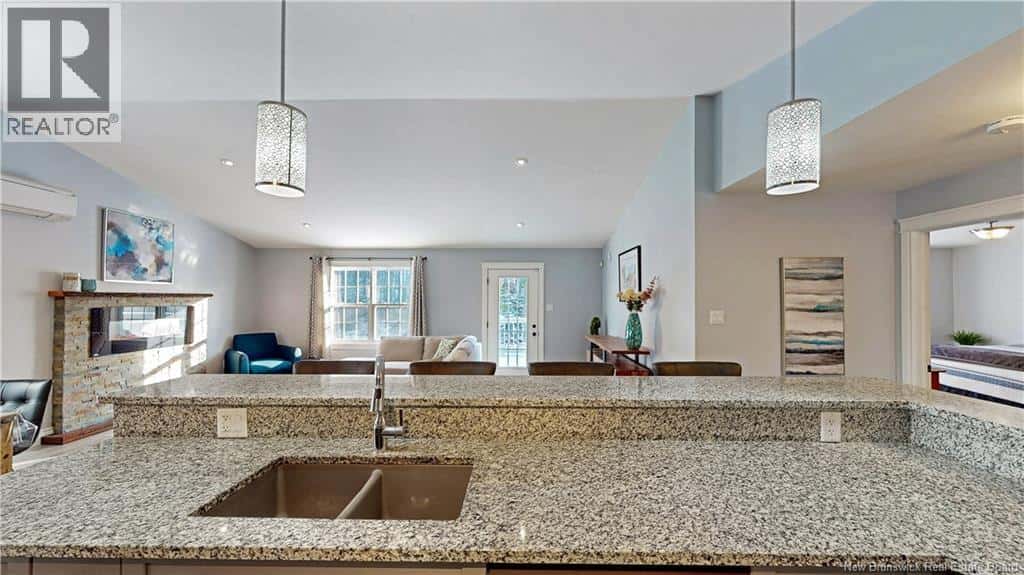 37 LEEDS Crescent — Saint John, New Brunswick - Photo 5 of 36