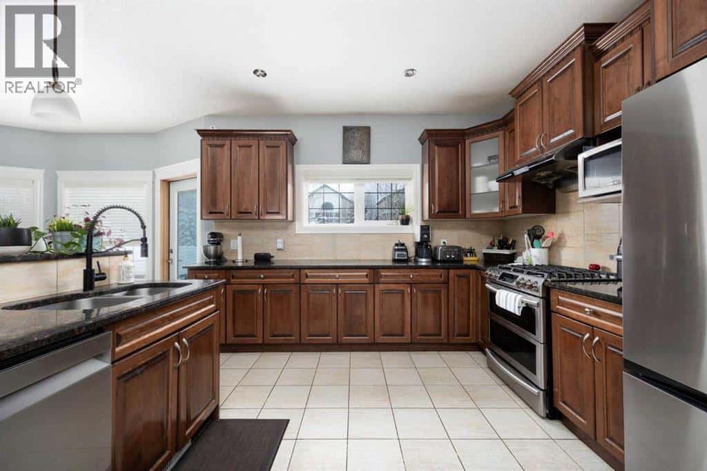 232 Sandpiper Road — Fort McMurray, Alberta - Photo 4 of 25